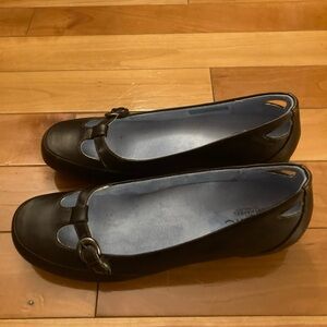 Vionic dark brown Sophia Flats with Buckle Detail comfort shoes women’s size 9